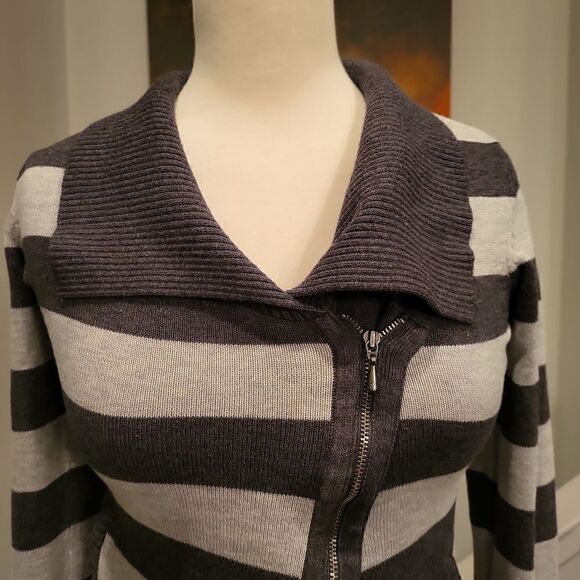 Athleta Sweater Size XS - Picture 2 of 6
